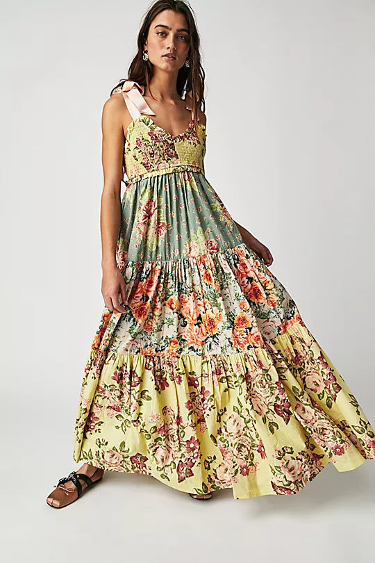 Ladies maxi dress with floral patterns and voluminous skirt Lune London