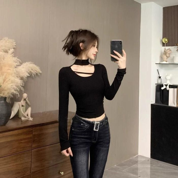 Women's long-sleeve top with stylish cut-out and high collar Chic & Stil