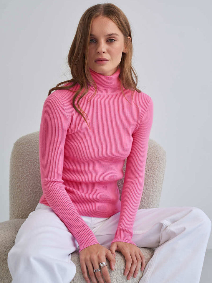 Turtleneck pullover for ladies with a ribbed design and a relaxed fit Lune London