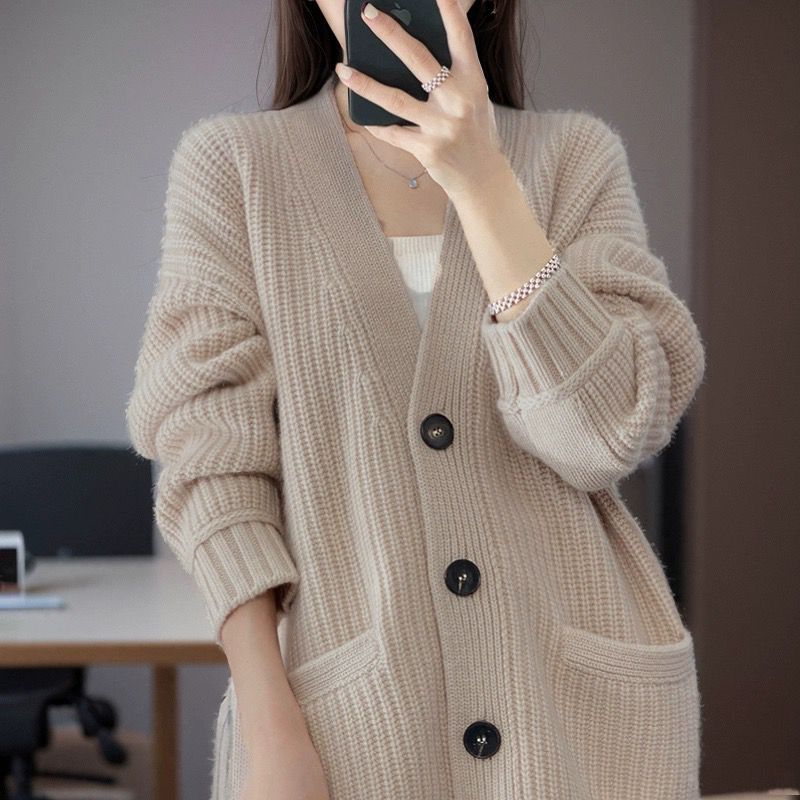 Ladies cozy knitted cardigan with large pockets Lune London