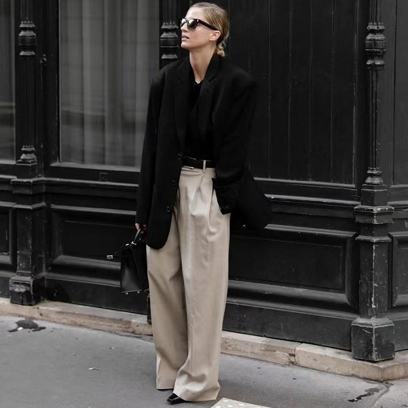 Blazer féminin élégant et décontracté avec des détails subtils Chic & Stil