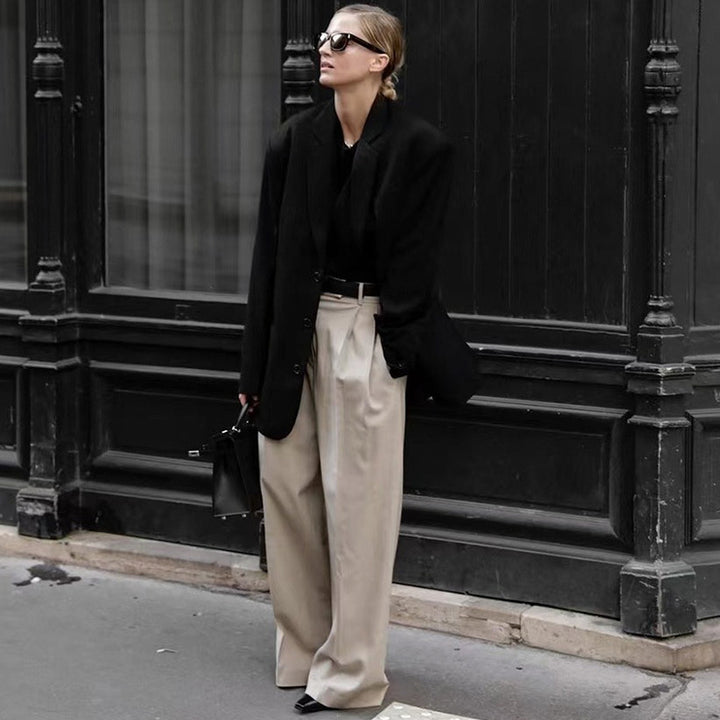 Blazer féminin élégant et décontracté avec des détails subtils Chic & Stil