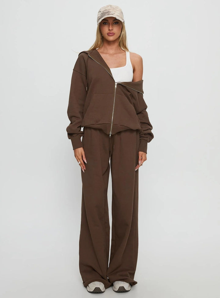 Women's fashionable lounge set with a relaxed fit and innovative design Chic & Stil