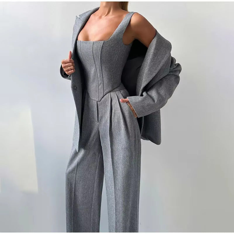 Women elegant suit set with fitted top Lune London