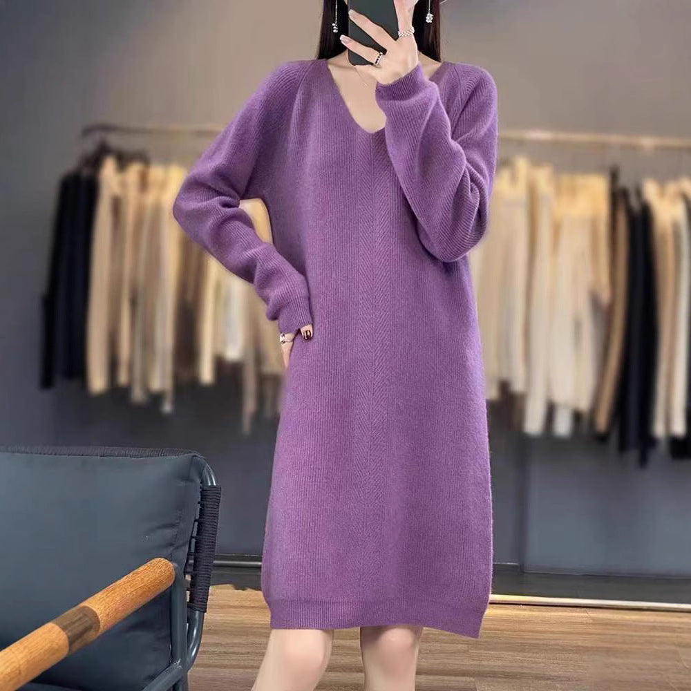 Comfortable knit dress for women with V-neck and relaxed fit Lune London