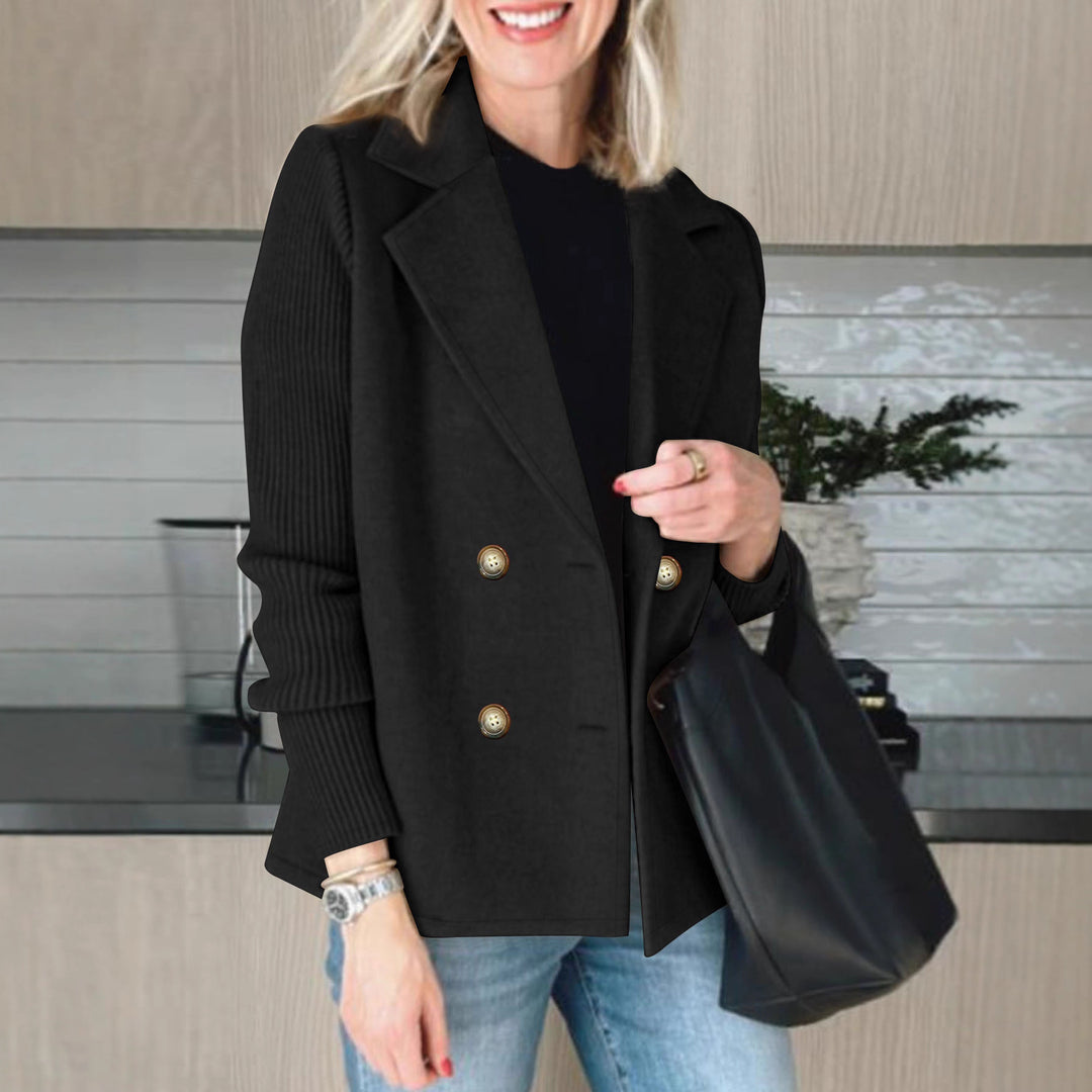 Blazer oversize élégant pour femmes avec patte de boutonnage double et manches texturées Chic & Stil