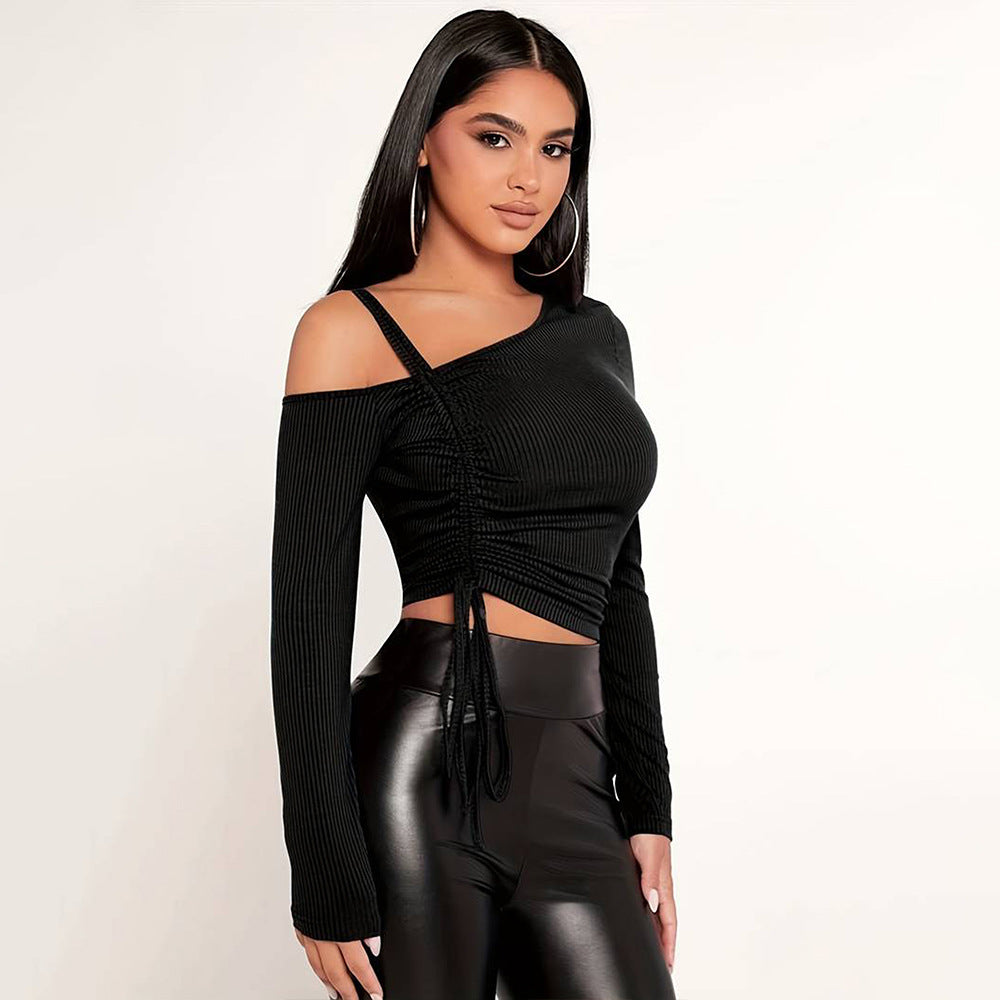 Crop top féminin stylé avec coupe asymétrique et détails de volants raffinés Chic & Stil