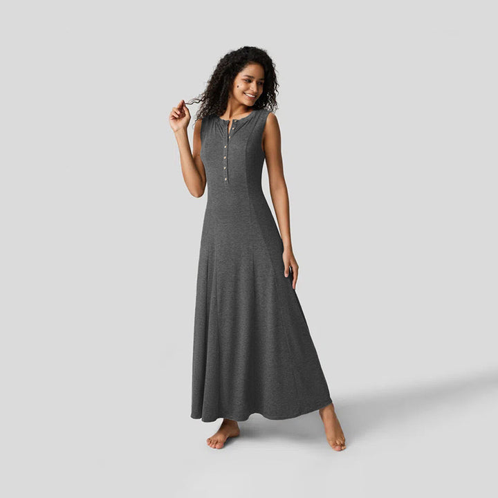 Robe maxi femme avec patte de boutonnage et coupe flatteuse pour la silhouette Chic & Stil