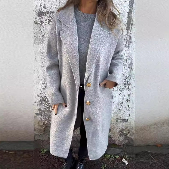 Veste de transition pour femme avec une coupe ample et de élégants détails de boutons Chic & Stil
