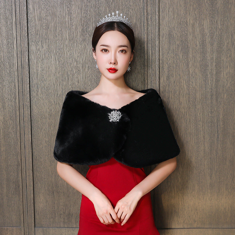 Ladies elegant and luxurious faux fur coat Lune London