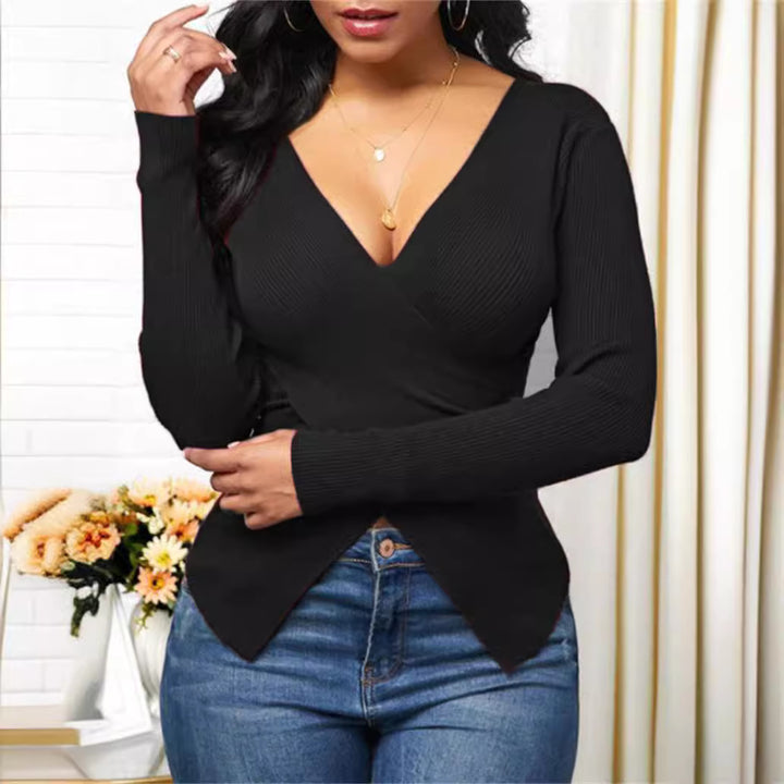 Ladies elegant rolled top in textured ribbed fabric and deep V-neck Lune London