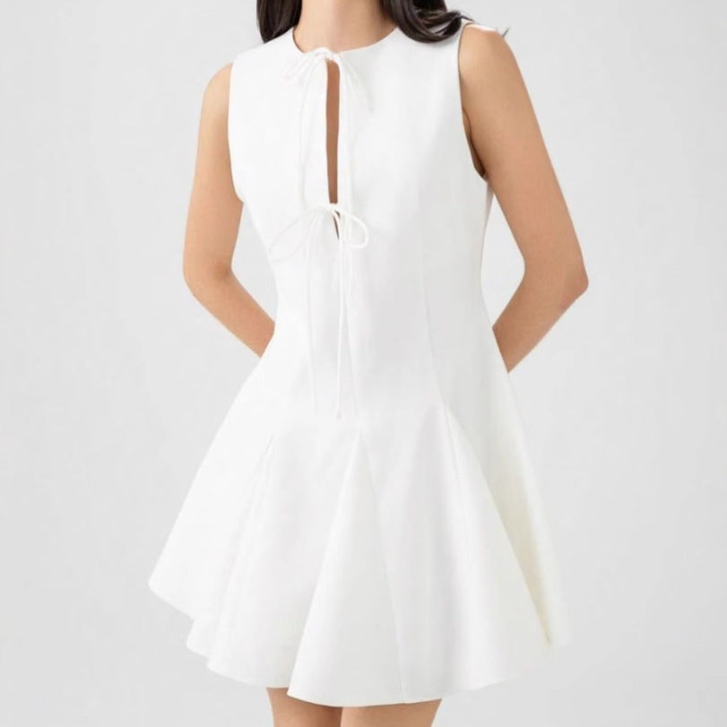 Leisure dress for women with refined knot details and a flowing hem Lune London