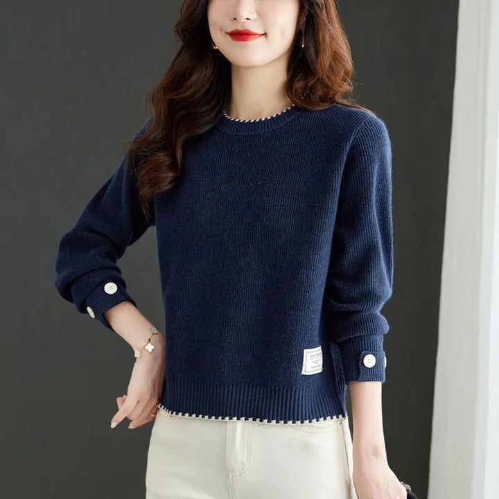 Pull en maille élégant pour femmes avec une fine structure côtelée et des boutons à la mode Chic & Stil