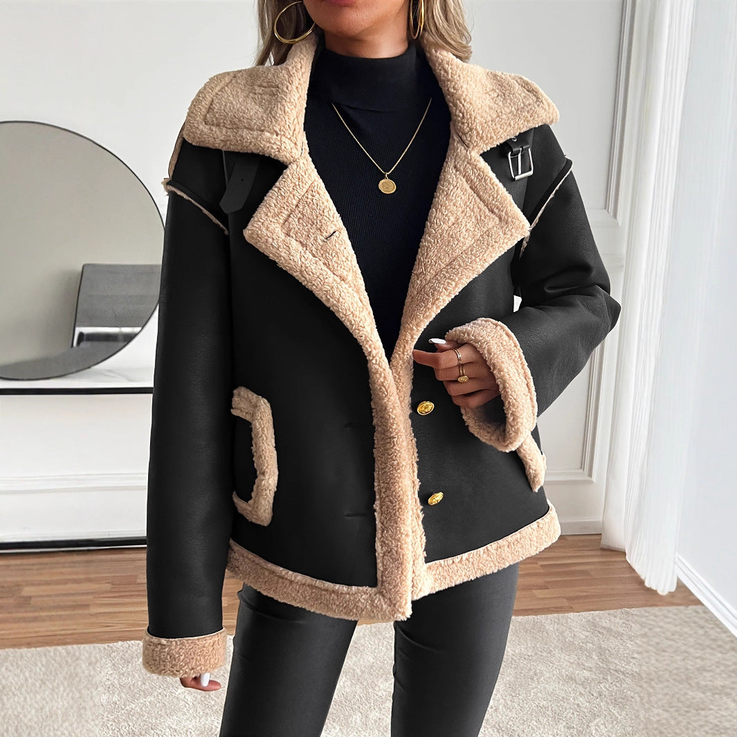 Short women's jacket with faux fur trim and practical pockets Lune London