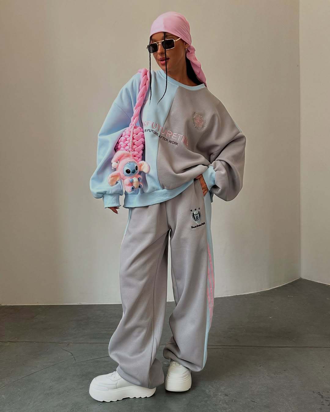 Femme confortable ensemble décontracté surdimensionné avec coupe décontractée et détails modernes Chic & Stil