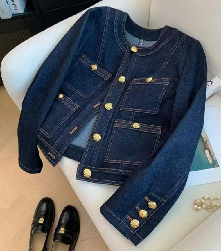 Veste en denim tendance pour femme avec des détails de boutons dorés Chic & Stil