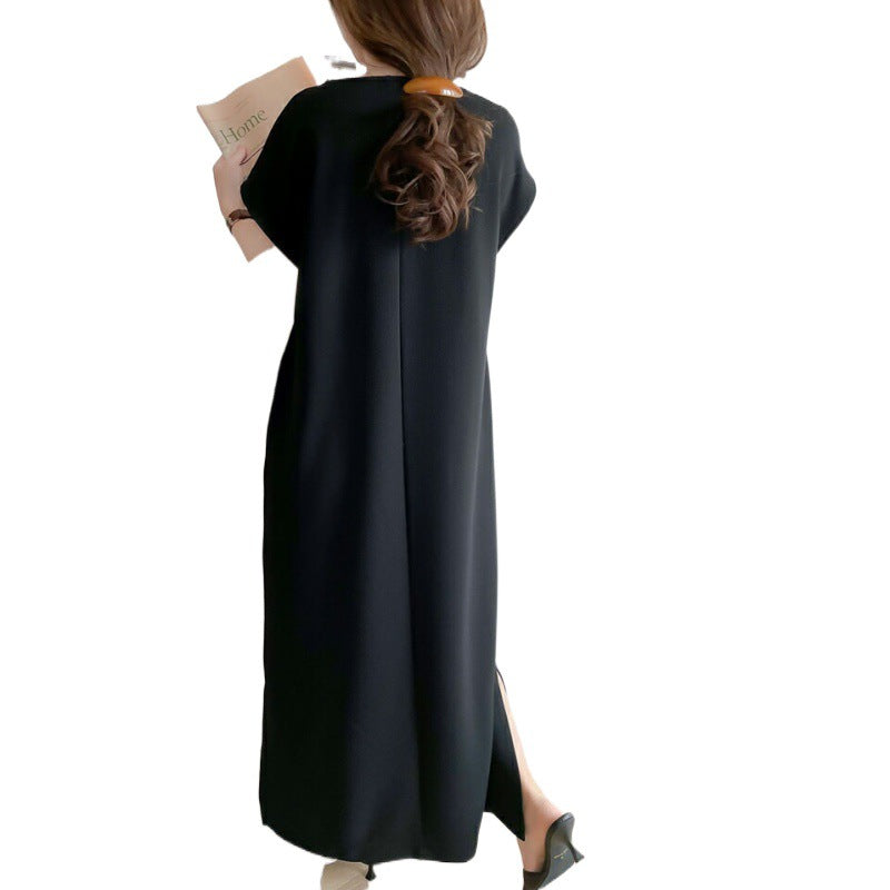 Robe midi pour femmes avec un innovative col en V et des poches latérales pratiques Chic & Stil