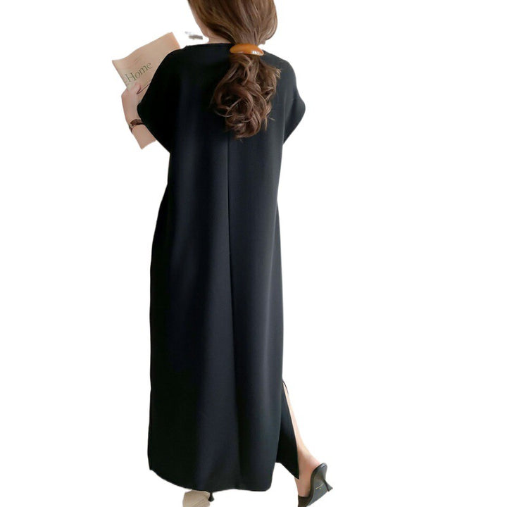 Robe midi pour femmes avec un innovative col en V et des poches latérales pratiques Chic & Stil