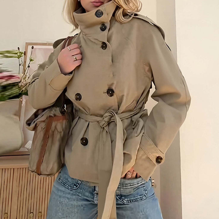 Manteau long élégant pour femmes avec col montant et ceinture ajustable Chic & Stil