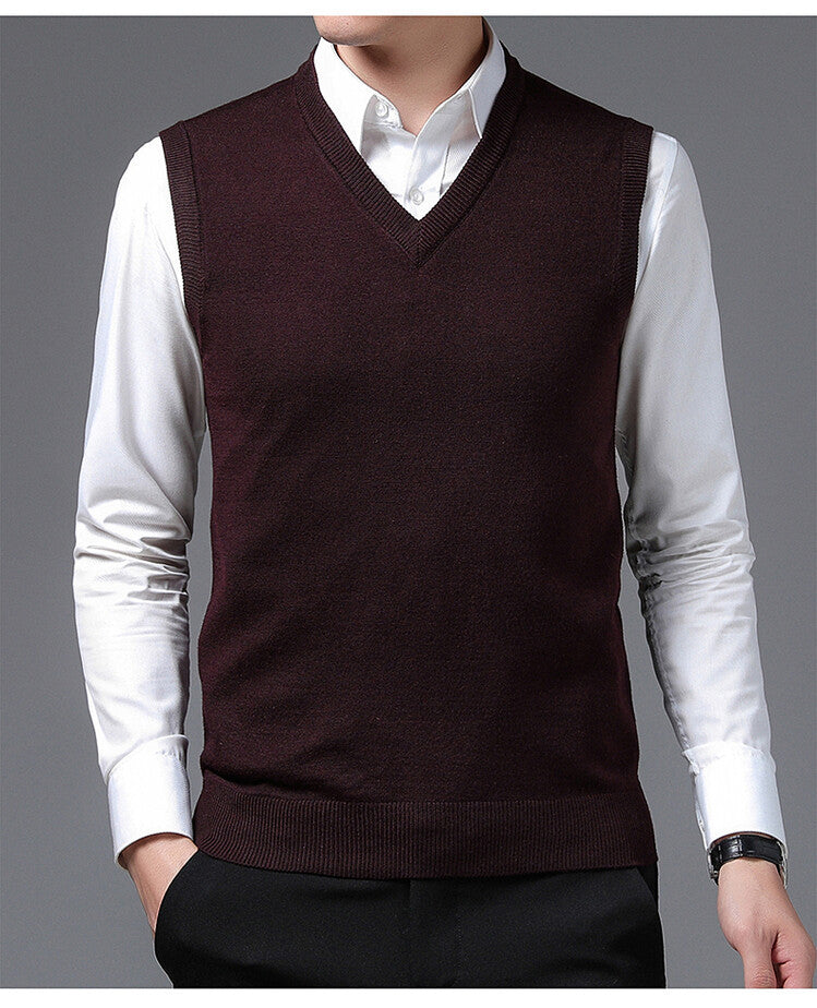 Men's V-neck sweater in fine cotton blend with elegant structure Lune London
