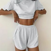 Casual short-sleeve outfit for women with striped design and side slits Lune London