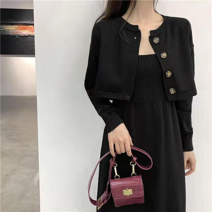 Robe tricotée pour femmes avec cardigan assorti et design à boutons Chic & Stil