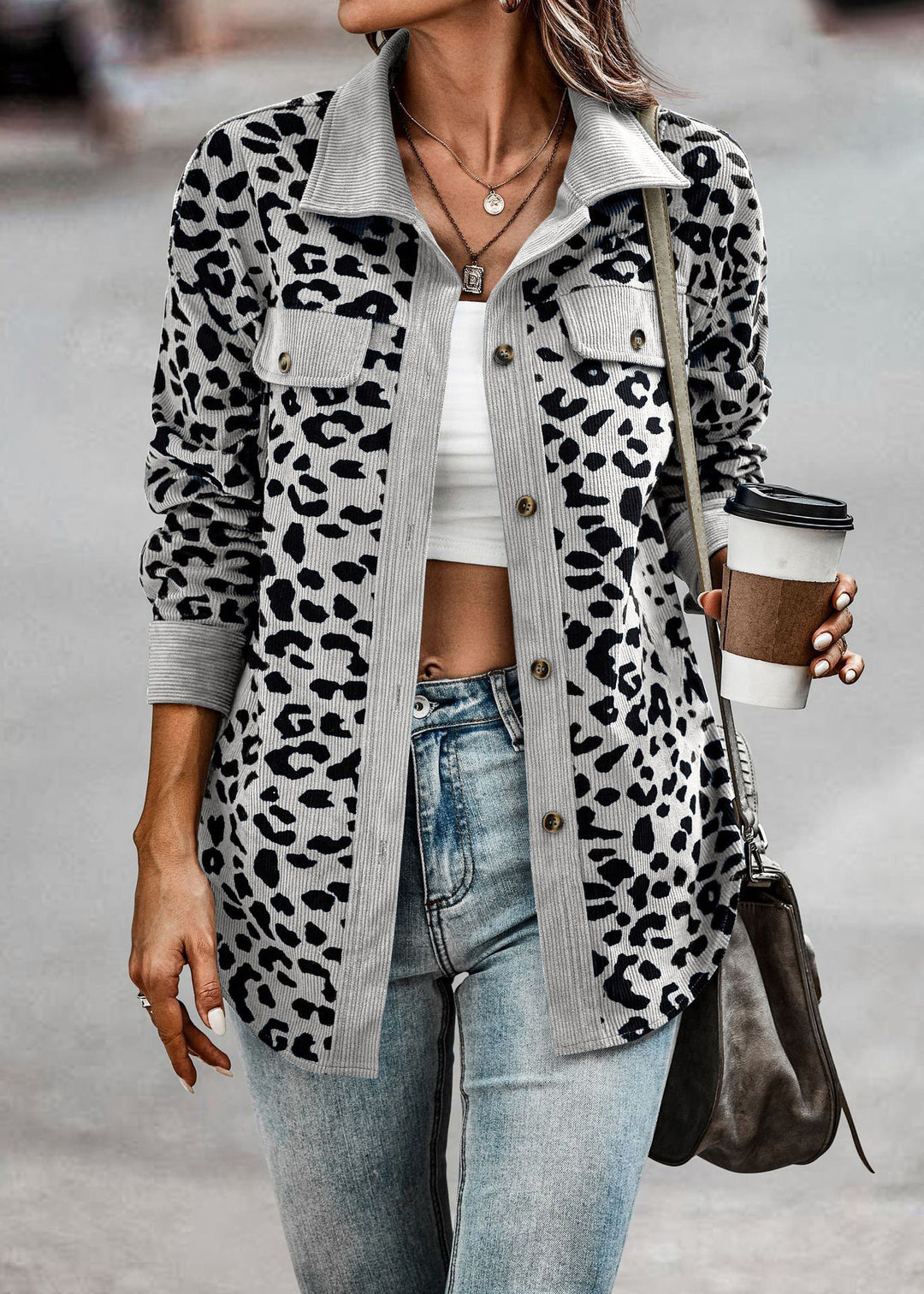 Women's jacket in leopard print with structured fabric and practical pockets Lune London