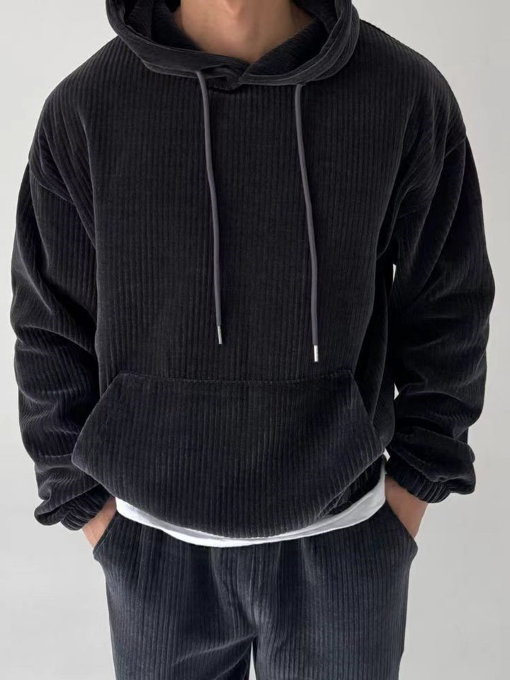 Men's cozy hoodie with ribbed structure and practical kangaroo pocket Lune London