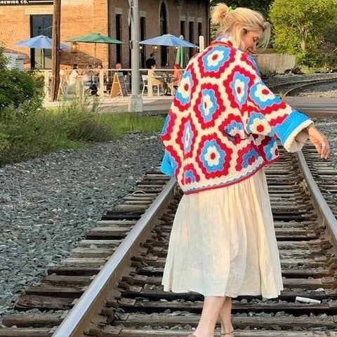 Veste rembourrée pour femmes avec un motif géométrique frappant et une coupe confortable Chic & Stil