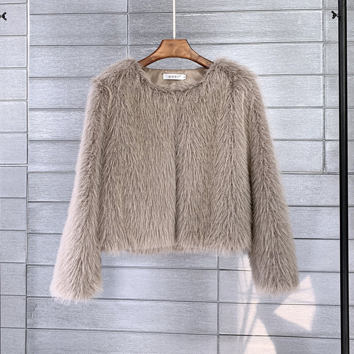 Ladies Short Plush Faux Fur Jacket with Stylish Elegant Sleeves Lune London