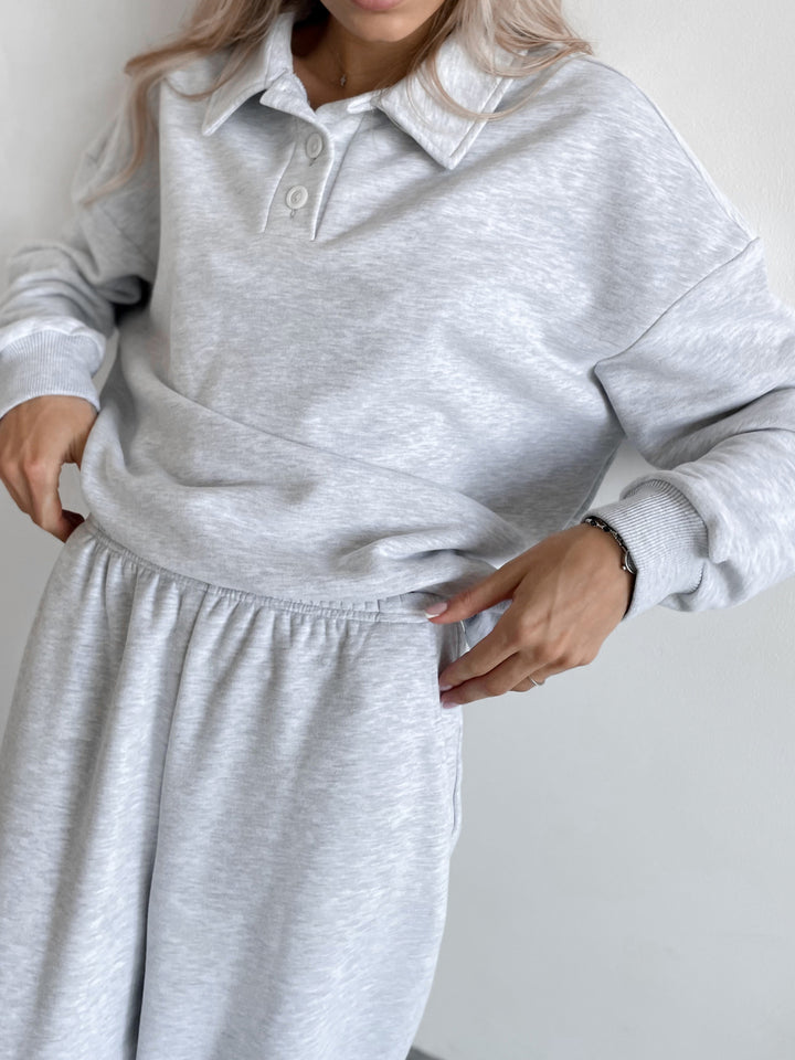 Casual women's sweater with button details and loose fit Lune London