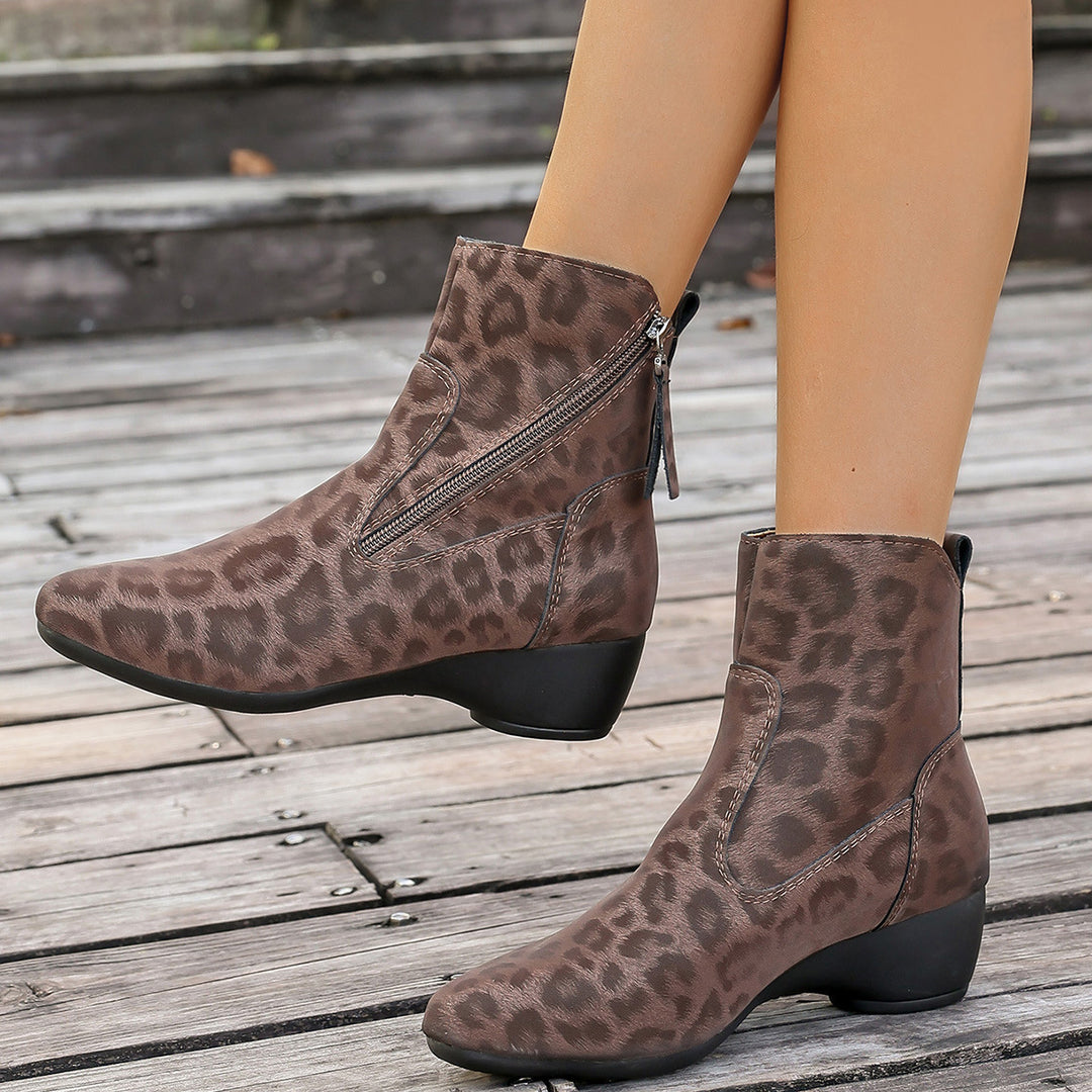 Elegant women's boots with animal print design and side zipper Lune London