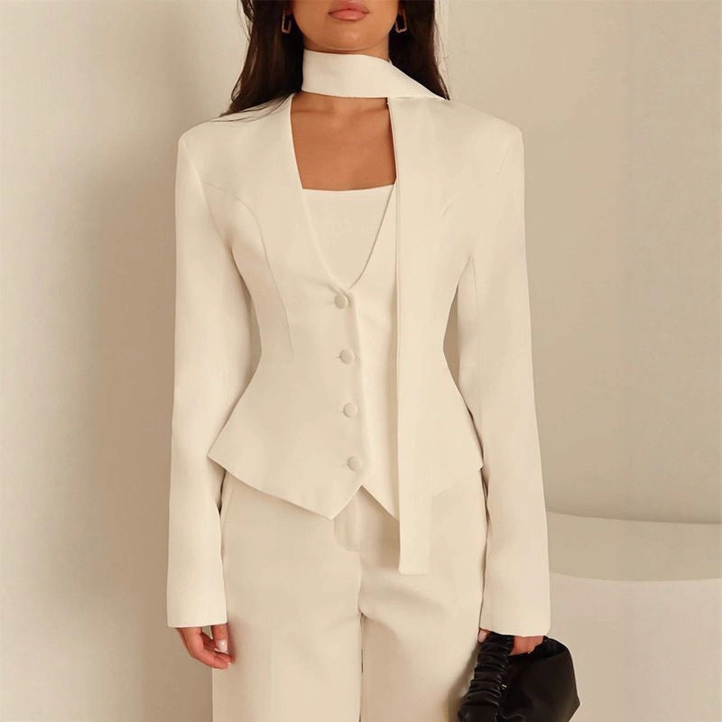 Women's blazer set with elegant collar option Lune London