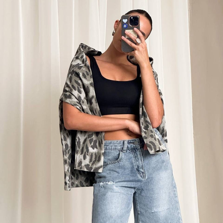 Casual women's sweatshirt with an exciting animal pattern Lune London