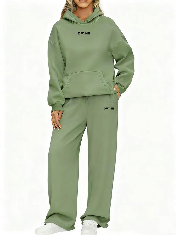 Women's casual jogging suit made of soft sweat material Chic & Stil