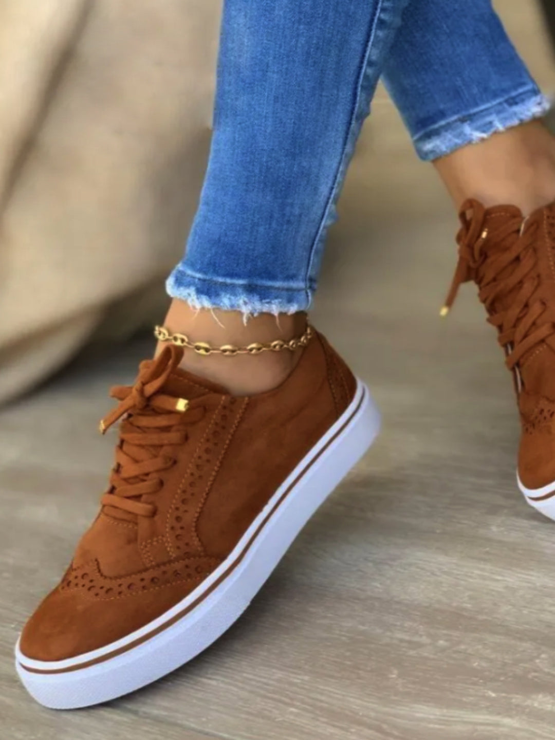 Women's sneakers with trendy textile upper and cushioning sole Lune London