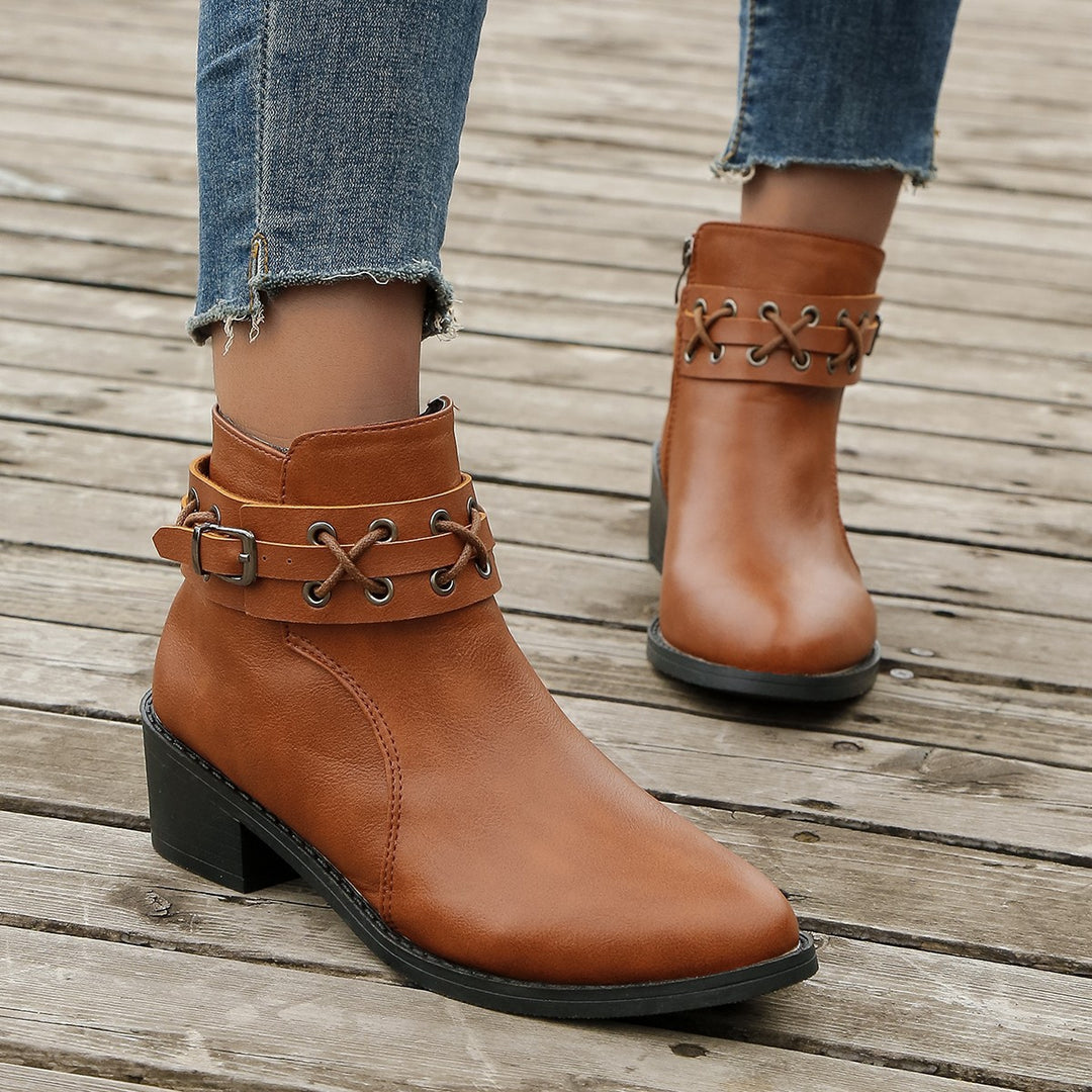 Women’s boots with trendy lace detail Lune London