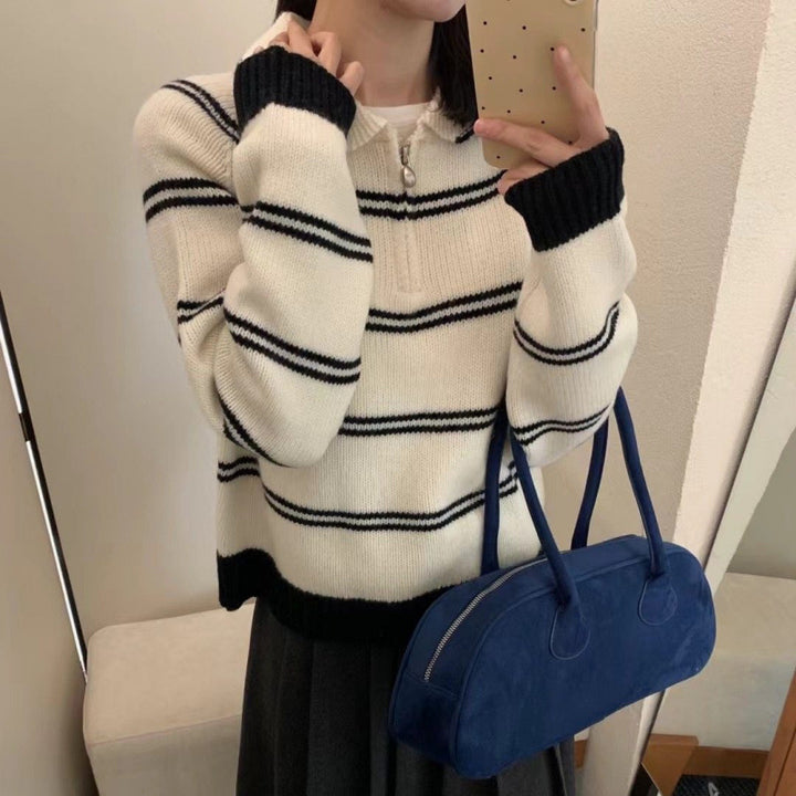 Pull-over tricoté pour femmes avec demi-zip et design rayé Chic & Stil