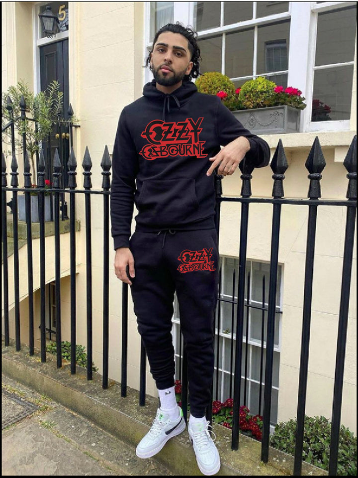 Comfortable hoodie and jogging set for women with a marked graphic design Lune London