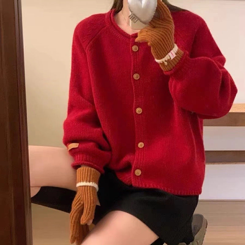 Ladies comfortable knitted cardigan with button closure and casual chic style