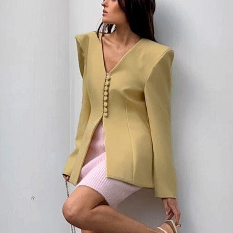 Trendy jacket for women with wide shoulders and elegant button details Lune London