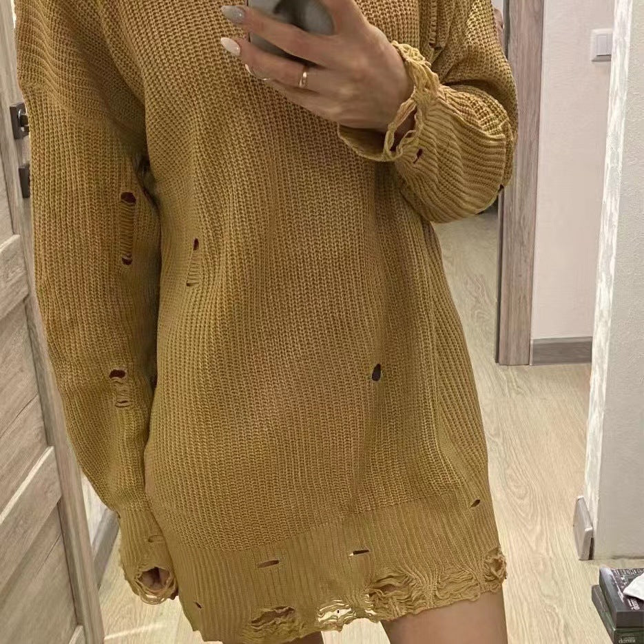Casual oversized women's sweater with V-neckline and relaxed fringes Lune London