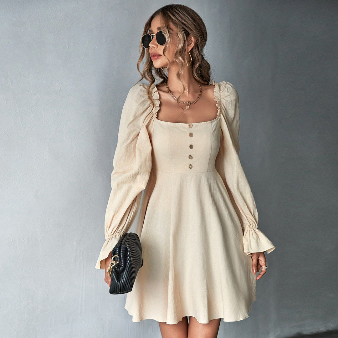 Robe mini femme avec manches ballon et détails de boutons Chic & Stil