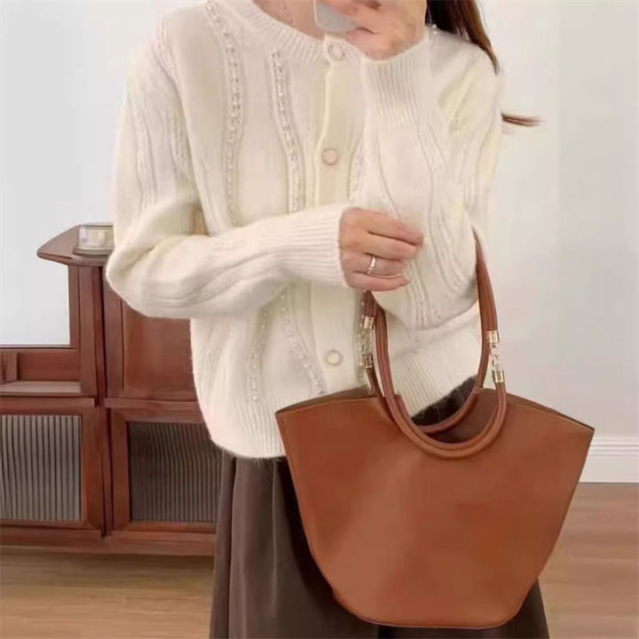 Cardigan pour femmes avec détails en perles élégants et coupe classique Chic & Stil