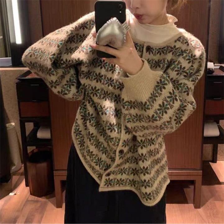 Knit sweater for women with floral jacquard patterns and comfortable fit Lune London