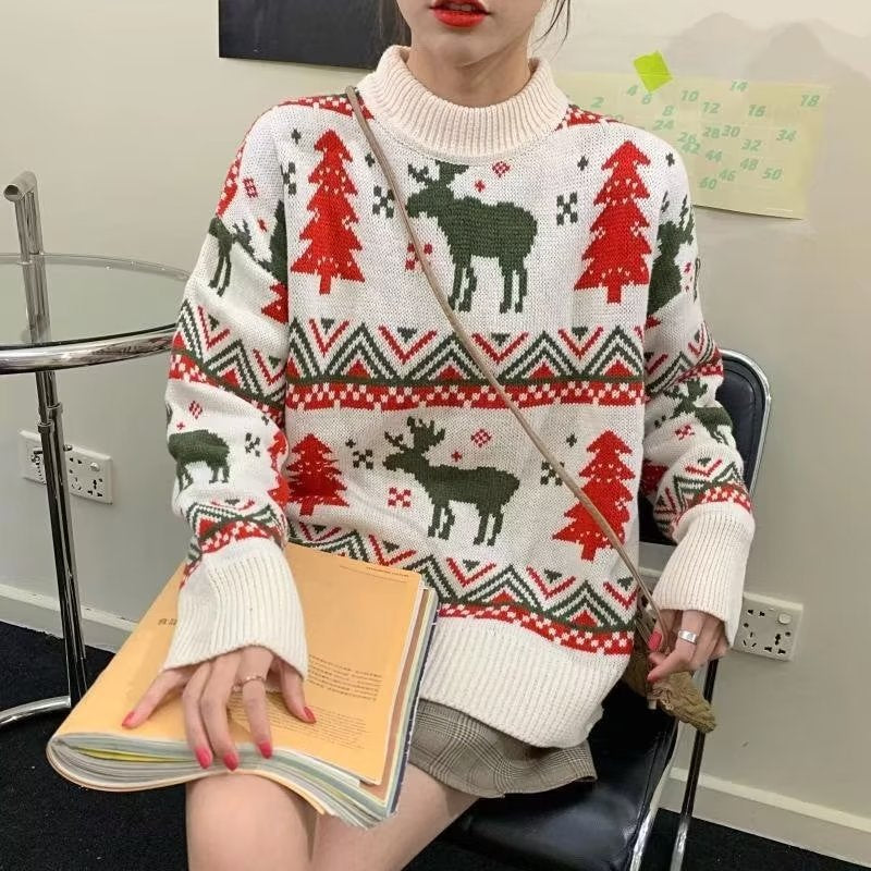 Chunky knit pullover for women with festive reindeer pattern and round neckline Lune London