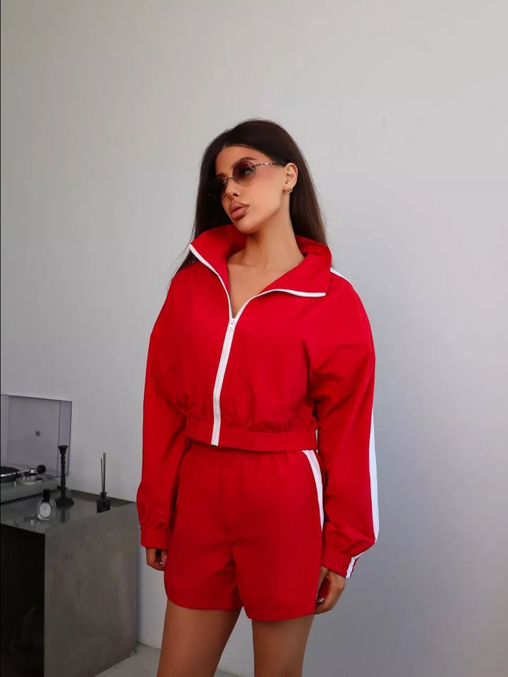 Women's sports set made of functional and breathable material with zipper and elastic waistband Lune London
