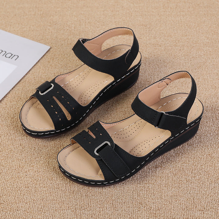 Comfortable sandals for women with ergonomic sole and flexible sole Lune London