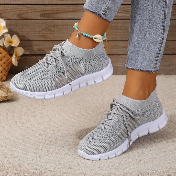 Women's sports shoes with breathable knit upper Lune London