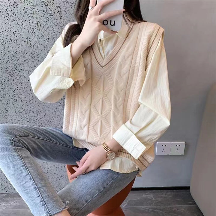 Knitted sweater for women with V-neck and geometric braid pattern Lune London